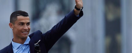 Cristiano Ronaldo saludando a la afición