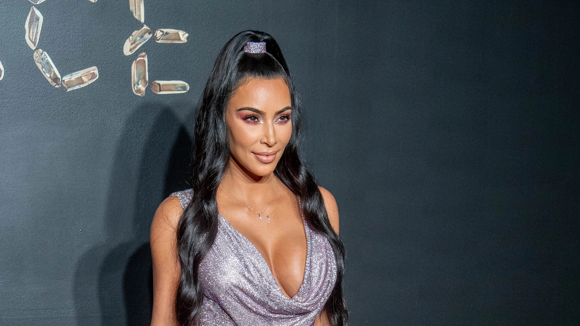 Kim Kardashian con un pronunciado escote Kim Kardashian con un pronunciado escote
