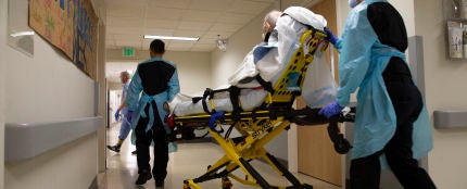 Supera el coronavirus tras dos meses ingresado y le llega una factura de más de un millón de dólares del hospital Supera el coronavirus tras dos meses ingresado y le llega una factura de más de un millón de dólares del hospital