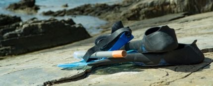 Aletas y tubo de buceo