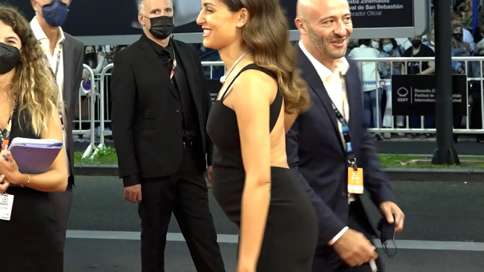 Hiba Abouk luce su tripita en el Festival de San Sebastián. Hiba Abouk luce su tripita en el Festival de San Sebastián.