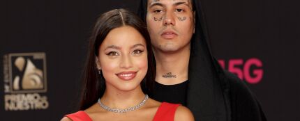 El romántico gesto del rapero Duki a su novia Emilia Mernes durante su concierto El romántico gesto del rapero Duki a su novia Emilia Mernes durante su concierto