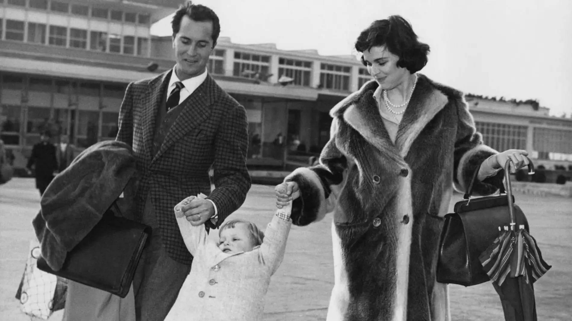 Luis Miguel Dominguín y Lucía Bosé con Miguel Bosé en 1958 Luis Miguel Dominguín y Lucía Bosé con Miguel Bosé en 1958