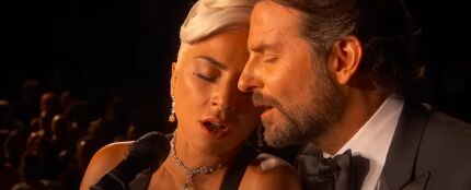 Lady Gaga y Bradley Cooper cantan 'Shallow' en la gala de los Premios Oscar 2019. 