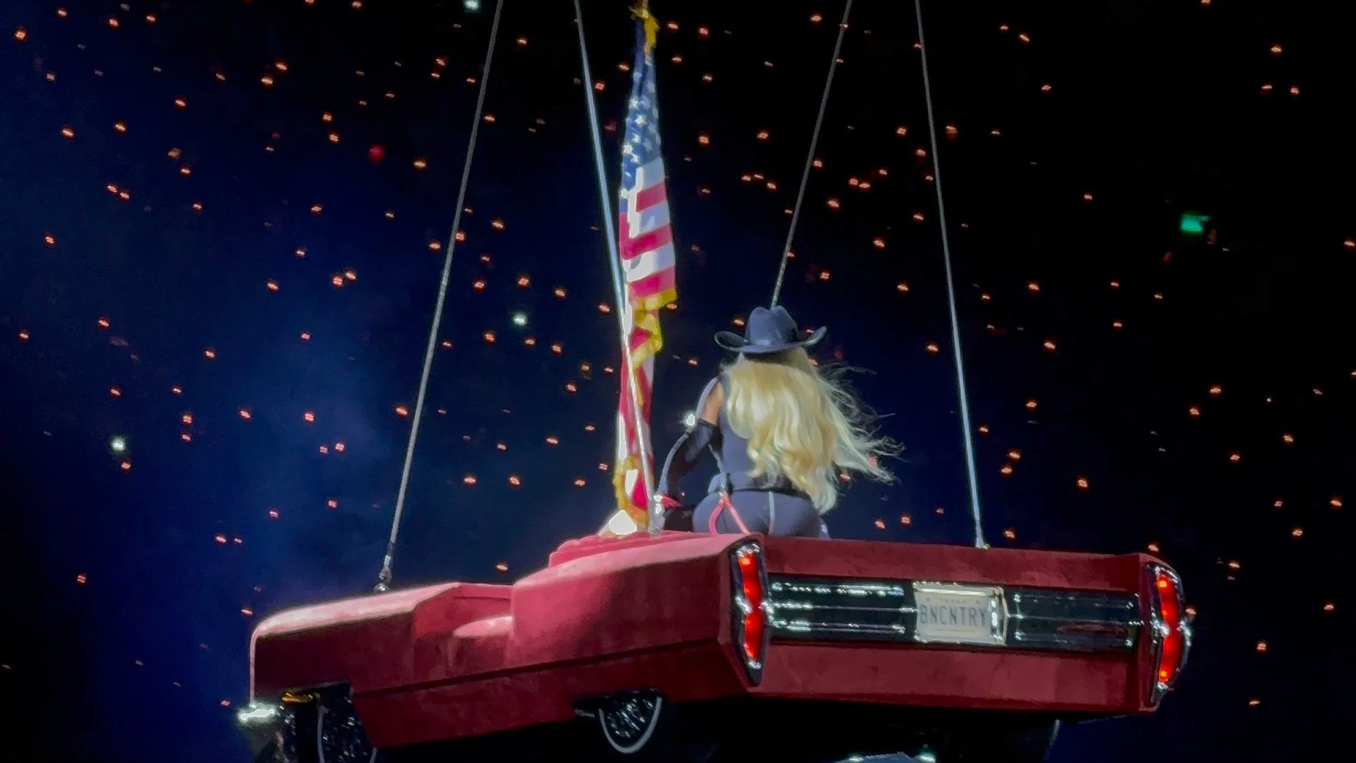 Beyoncé se lleva el gran susto de la gira durante su concierto en Houston Beyoncé se lleva el gran susto de la gira durante su concierto en Houston