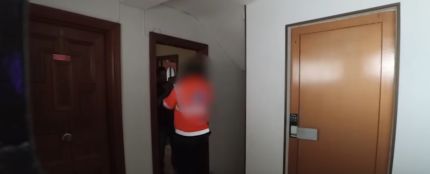 Momento en el que el 'youtuber' expone al repartidor al gas pimienta