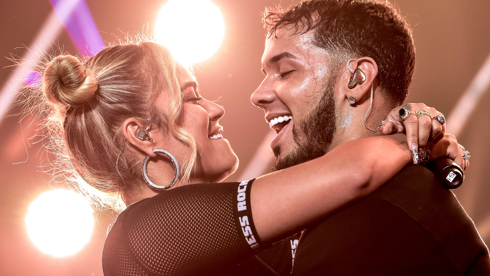 Karol G y Anuel AA durante un concierto en Nueva York Karol G y Anuel AA durante un concierto en Nueva York