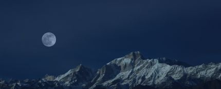 ¿Por qué se llama luna azul a la luna llena de agosto y cuándo se puede ver?