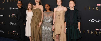 Angelina Jolie y sus hijos Angelina Jolie y sus hijos