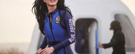 Katy Perry, al bajar de la nave que le llevó a su aventura por el espacio.